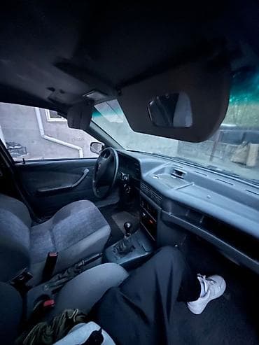 w210 cdi: Daewoo Nexia, седан, золотистый цвет кузова с черными бамперами — 3