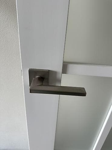 persian carpets: Межкомнатная дверь с матовым остеклением Петли есть, ручка есть. В — 2