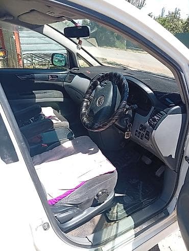 Транспорт: Toyota Ipsum: 2002 г., 2.4 л, Автомат, Бензин, Минивэн — 4