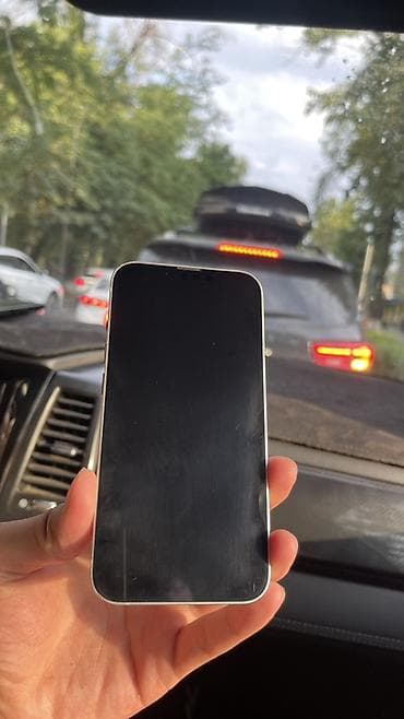 Техника и электроника: IPhone 13, Б/у, 256 ГБ, Белый, 78 % — 2