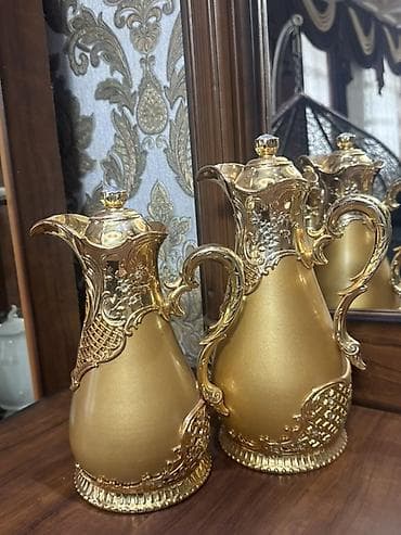 Набор из 2 декоративных кувшинов в классическом стиле. - Материал