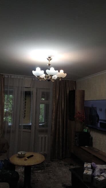 Люстра б/у, состояние отличное