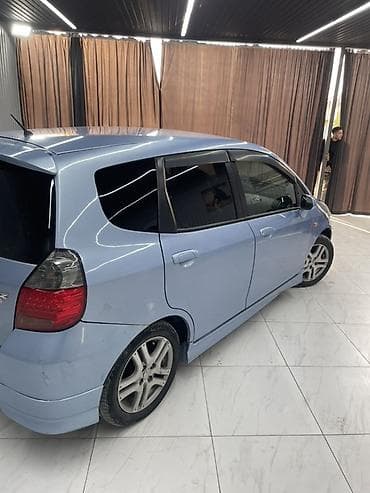 кia 7: Honda Jazz: 2003 г., 1.3 л, Механика, Бензин, Хэтчбэк — 8