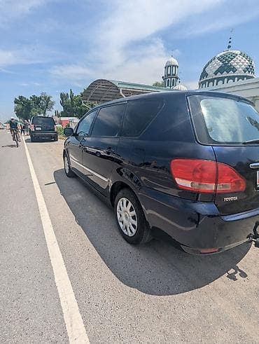 daf 75: Toyota Avensis Verso: 2002 г., 2 л, Механика, Газ, Минивэн — 5