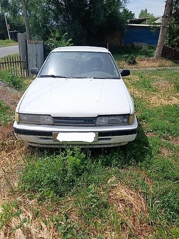авто вит: Mazda 626 седан (серия GD), белый цвет, 4 двери. Кузов: - Компактный — 1