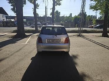 Toyota Ist: 2003 г., 1.5 л, Хэтчбэк — 4