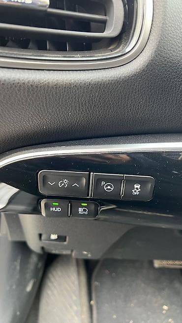 prius prime: Toyota Prius: 2018 г., 1.8 л, Гибрид, Лифтбек — 9