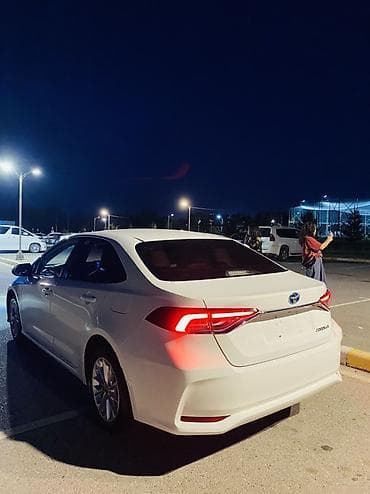 runx alex: Toyota Corolla: 2020 г., 1.8 л, Автомат, Гибрид, Седан — 4