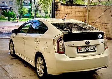 step spada: Toyota Prius: 2011 г., 1.8 л, Гибрид — 5
