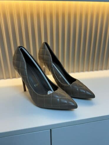 туфли беж цвет: Туфли, 39, Christian Louboutin, Новый, цвет - Бежевый, Платная доставка, Самовывоз — 1