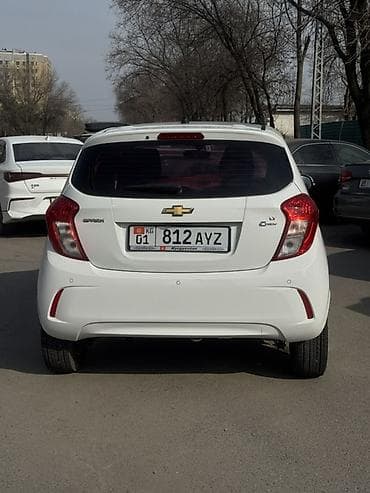 Продажа авто: Chevrolet Spark: 2015 г., 1 л, Автомат, Бензин, Хэтчбэк — 4