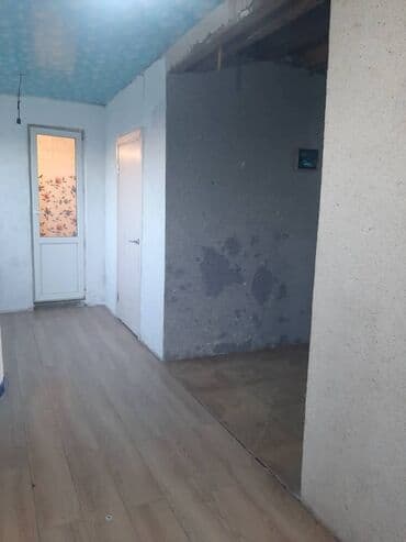 дом нижний орок: 54 м², 3 бөлмө, Брондолгон эшиктер, Унаа токтотуучу жай, Забор, тосулган — 5