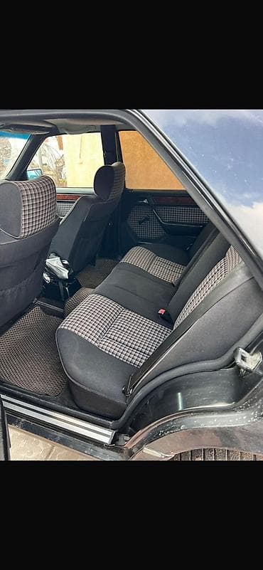 Продажа авто: Mercedes-Benz W124: 1993 г., 2.2 л, Механика, Бензин, Седан — 8