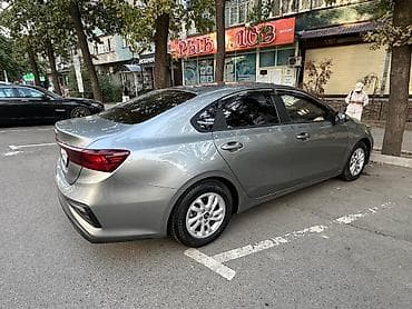 byd e9: Kia Cerato: 2019 г., 1.6 л, Автомат, Бензин, Седан — 5