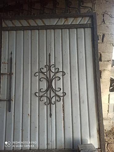 давотчик двери: Металлические распашные ворота с кованым декором - Материал: стальной — 1