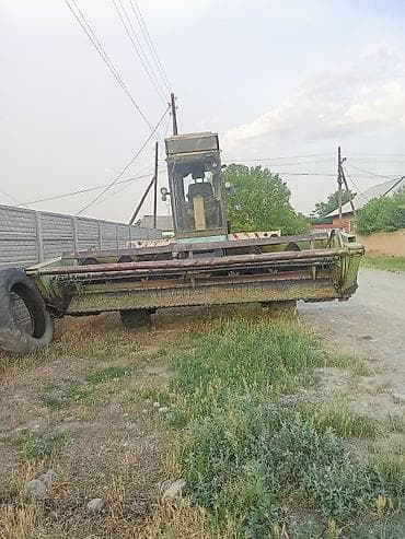 тракторный кун: Самоходная косилка-жатка (вероятно типа «Енисей/Дон» или аналог) — 2
