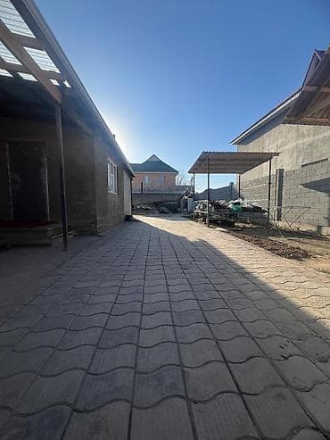 ищу дом г токмок: 📍 ж/м Арча-Бешик 🔘3-комнаты 🔘60м² Продаётся уютный дом в жилмассиве — 3