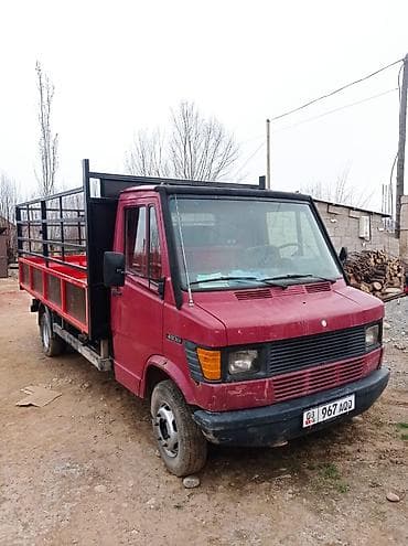 tayota rav 4: Грузовик, Mercedes-Benz, Стандарт, 3 т, Б/у — 1