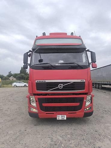 Тягач, Volvo, 2012 г., Тентованный