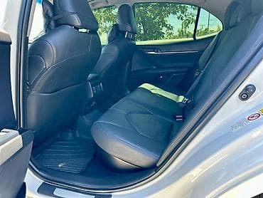 w140 салон: Toyota Camry: 2018 г., 2.5 л, Вариатор, Гибрид, Седан — 7