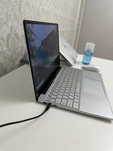 magicbook 14: Ноутбук серебристого цвета - RAM:8 GB, Intel(R) CORE (TM) i5 SSD — 6