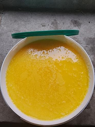 Азык-түлүктөр: Топлёное масло (гхи) в пластиковой банке с крышкой. - — 2
