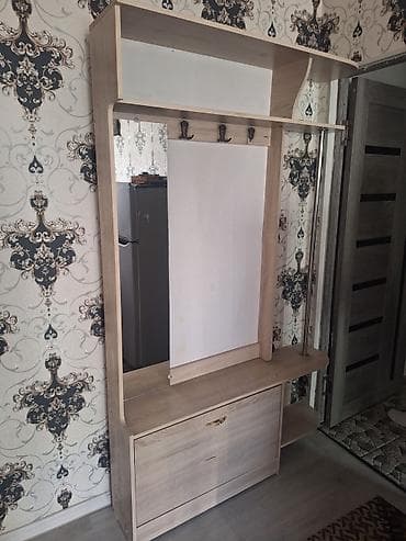 вешалка прихожая: Прихожая-гарнитур с зеркалом и отделением для обуви. - Материал: ЛДСП — 1