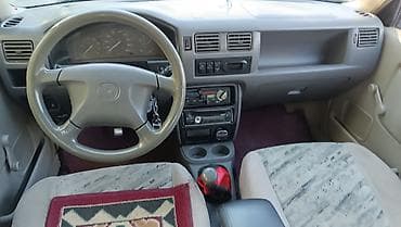 crown 2002: Mazda Demio: 1998 г., 1.5 л, Механика, Бензин, Хэтчбэк — 4