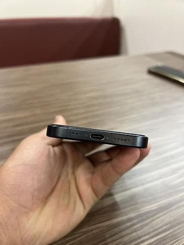 apple iphone 16: IPhone 15 Pro, Б/у, 256 ГБ, Черный, Чехол, 85 % — 4