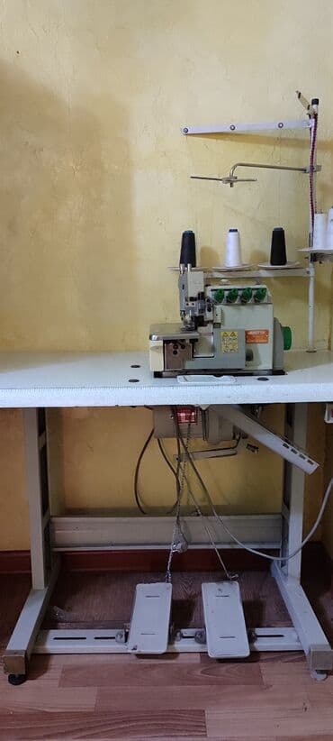 чтирех нитка: Швейная машина Оверлок, Полуавтомат — 4