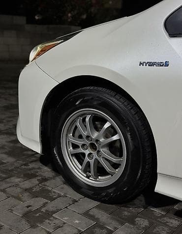 152: Toyota Prius: 2018 г., 1.8 л, Вариатор, Гибрид, Лифтбек — 7