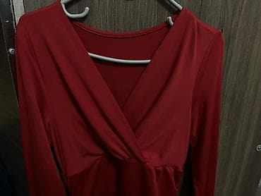 red centr: Элегантное красное платье-миди с длинными рукавами. Описание: - — 4