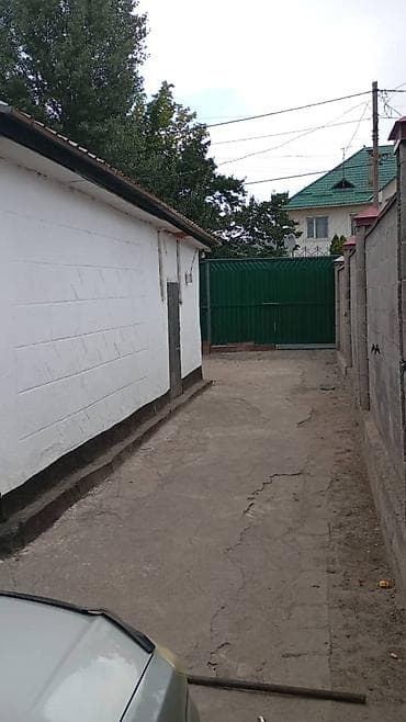 🏡 **Продается дом в р-не Кызыл-Аскер!** 🛏️ 3 комнаты 📐 80 м² 🌳 4 — 3