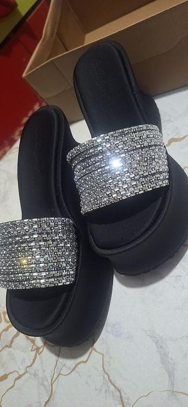 ✨ Продам новые женские шлёпанцы со стразами ✨ Продаются стильные