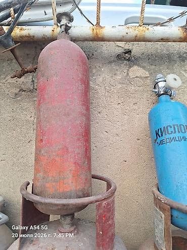 Все для дома и сада: Баллоны красный газовый/углекислотный 3500с. и голубой — 3