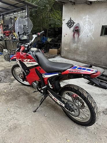 dunlop: Мотоцикл эндуро/дуал-спорт, стилизованный под Honda CRF. Основные — 3
