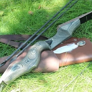 Изогнутый лук от JUNXING ARCHERY с рукоятью из серого дерева и темными