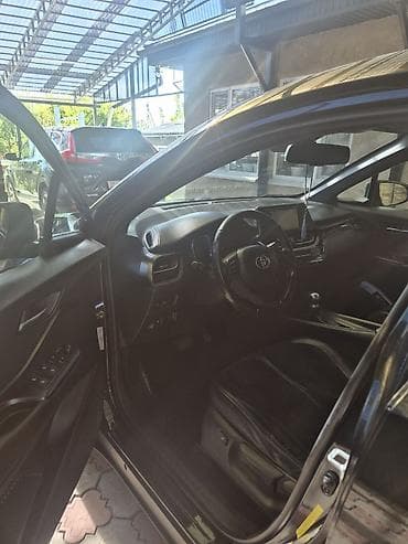 toyota prius 2023: Toyota C-HR: 2017 г., 2 л, Автомат, Бензин, Кроссовер — 7