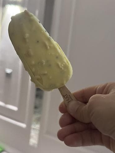 Промышленная химия: Эскимо на палочке HAT – сливочное мороженое в хрустящей глазури. - — 3