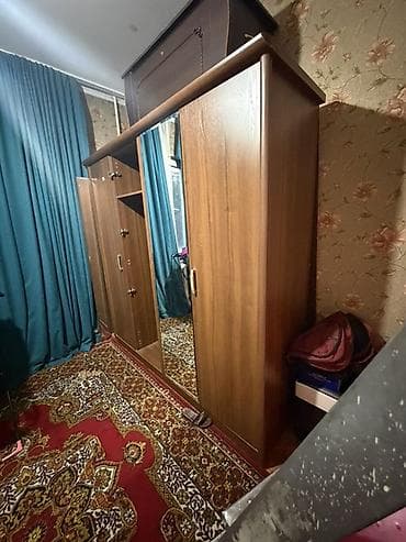 Трёхстворчатый шкаф для одежды из ЛДСП под древесину. - Конфигурация lalafo.kg да Трёхстворчатый шкаф для одежды из ЛДСП под древесину. - Конфигурация