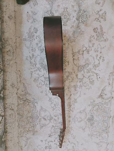 рок гитара: Акустическая гитара с вырезом (cutaway), дредноут. - Форм‑фактор — 7