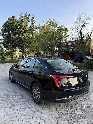 gak aion s: Hongqi EQM-5 седан бизнес‑класса Запас хода - 430 км по факту 400 км — 7
