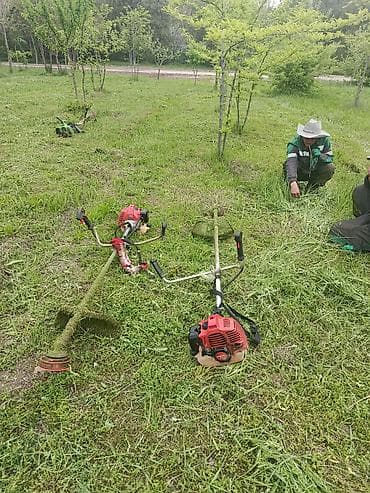 Косим траву на выезде в Бишкеке