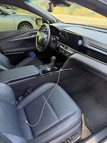 byd e2 2023: Toyota Camry: 2025 г., 2.5 л, Вариатор, Гибрид, Седан — 7