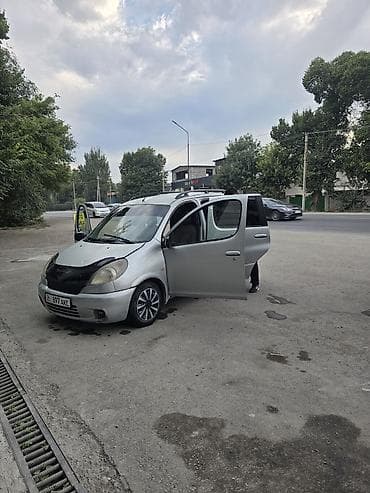 Продажа авто: Toyota Funcargo: 2003 г., Механика, Бензин, Минивэн — 2