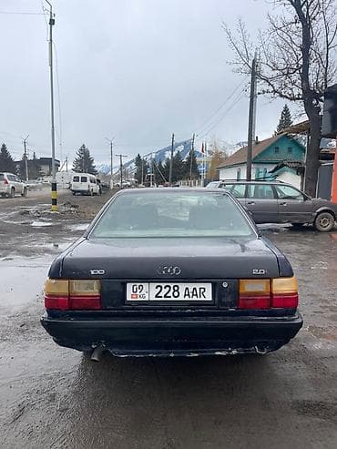 Audi 100: 1988 г., 2 л, Ручные, Бензин, Седан