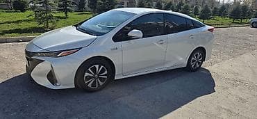 Toyota Prius: 2019 г., Автомат, Гибрид, Седан
