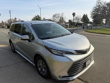 sea lion 06: Toyota Sienna: 2020 г., Гибрид, Минивэн — 1