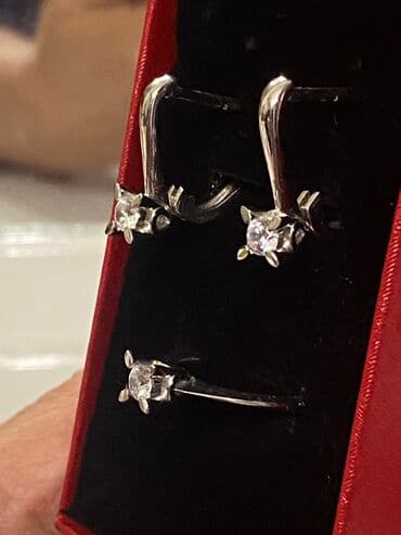 Изделия из золото . Набор- серьги - кольцо . Камень бриллиант. Россия