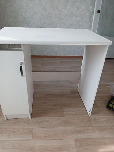 Бычуучу столдор: Компьютердик үстөлү, Колдонулган, Текчелери бар lalafo.kg да — 5 Бычуучу столдор: Компьютердик үстөлү, Колдонулган, Текчелери бар — 5
